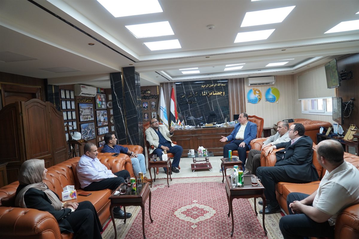 المهندس محمد صلاح أثناء الحوار مع قيادات كلية الهندسة بجامعة سوهاج