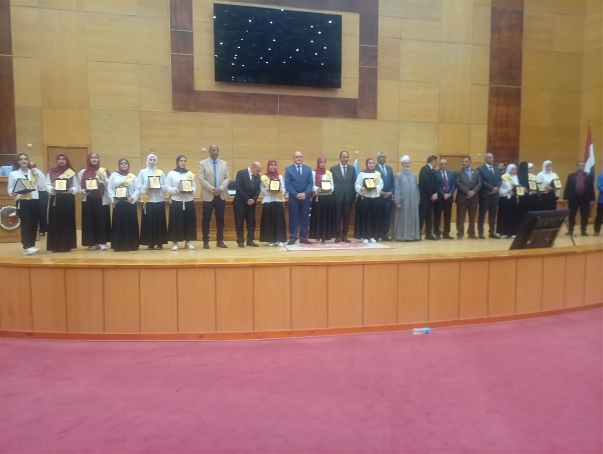 تكريم أوائل الطلاب