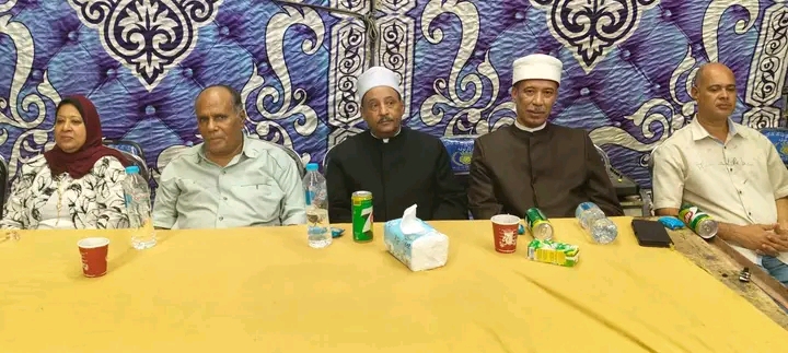 الدكتور مصطفي رجب والدكتور أحمد حسين همام والدكتور حسن أبو الدهب على منصة التكريم