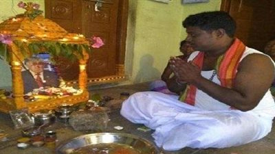 في الهند.. «ترامب» ربًا يُعبد ويقدم له القرابين (فيديو)