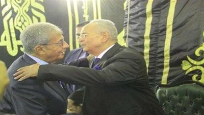 عمرو موسي يقدم واجب العزاء للمستشار بهاء أبو شقة