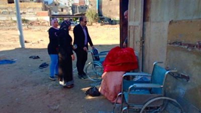 الحركة الوطنية يسلم كراسي متحركة وأدوية للمرضى ضمن 