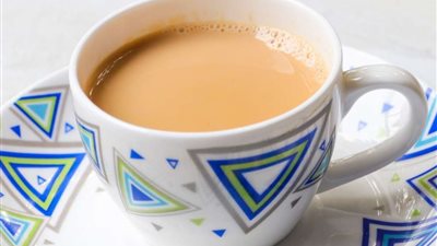 لعشاق الشاي بالحليب.. توقفوا عن تناوله لهذه الأسباب