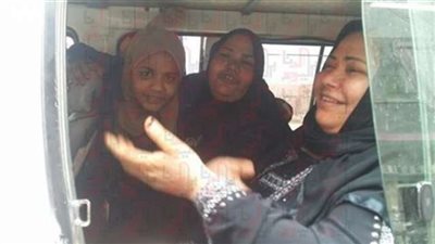 بالصور..خروج حاشد للنساء للمشاركة في الانتخابات بالمنيا