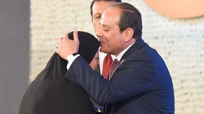 بالفيديو.. السيسي: المرأة المصرية نموذج مشرف في جميع القطاعات