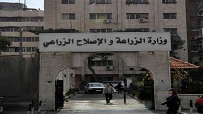 وزير الزراعة يحيل عدد من المسئولين للنيابة الإدارية