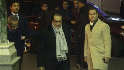 فاروق حسني يشارك في عزاء والدة الكاتبة الصحفية إلهام أبو الفتح