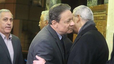 كرم جبر يشارك في عزاء والدة الكاتبة الصحفية إلهام أبو الفتح