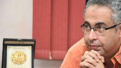 الخميس المقبل.. ”حدث في بلاد السعادة” على مسرح السلام