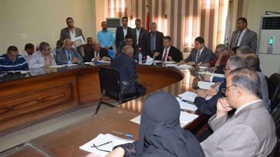 محافظ بني سويف يأمر بصرف مساعدات عاجلة لـ 15 أسرة فقيرة