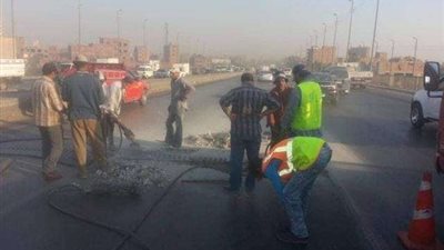 هبوط جزئى بكوبرى الوراق.. و«المرور» تدفع بالخدمات لتسير حركة السيارات (صور)