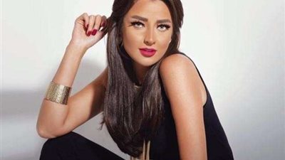 حرب السيوشيال ميديا.. رضوى الشربيني vs دينا الشربيني