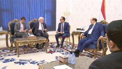 الرئيس اليمني يتوصل مع المبعوث الأممي لقرار هام بشأن الحديدة