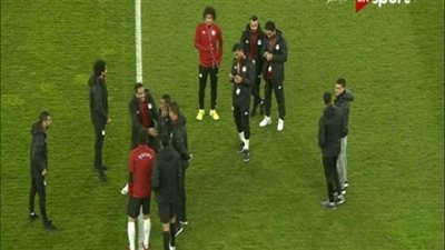 شاهد.. وصول منتخبي مصر والبرتغال لأرض الملعب
