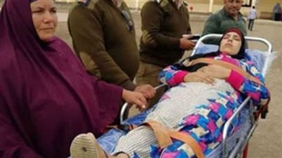 مواطنة تدلي بصوتها الانتخابي على «سرير المرضى»