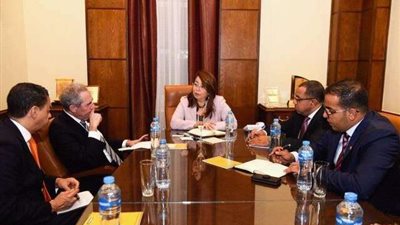 غادة والي تبحث مع 