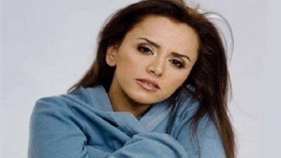 علا رشدي تشعل «انستجرام» بتحدي «كيكي»