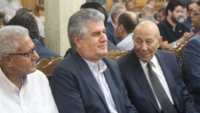 بالصور.. عزاء الكاتب الصحفى حسين عبد الرازق بمسجد عمر مكرم