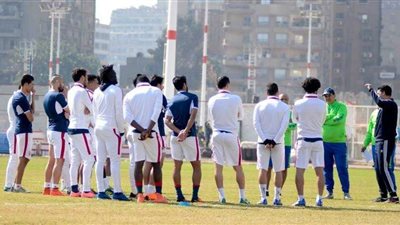رئيس الزمالك يرفض توقيع غرامات علي لاعبيه بعد إخفاق أفريقيا