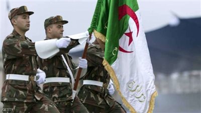 الجيش الجزائرى يعلن تدمير مخابئ للقنابل والذخيرة جنوبى البلاد