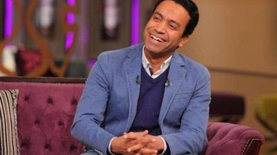 الخميس.. سامح حسين يبدأ أولى عروض مسرحيته الجديدة «عربي منظرة»