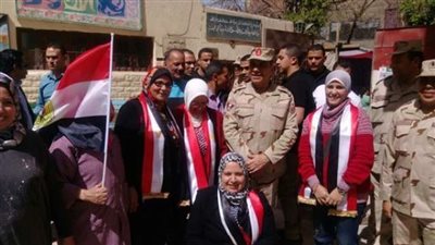 قائد المنطقة العسكرية يتفقد اللجان الانتخابية بمصر الجديدة