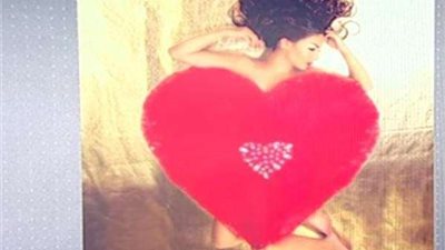 دوللي شاهين تكشف حقيقة صورتها العارية في عيد الحب