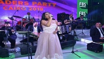 شيرين تشعل حفلها بقبلة ساخنة لحسام حبيب