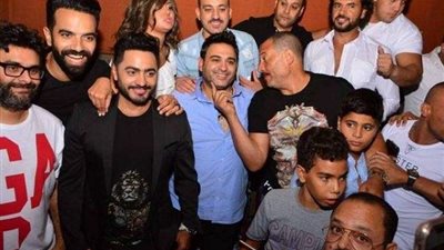 تامر حسني فى العرض الخاص لفيلم البدلة.. (صور)