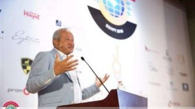 هدية تذكارية من البابا تواضروس لـ”ساويرس“ في ملتقى شباب الكنيسة