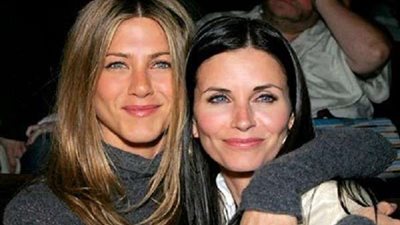 بالصور.. أول ظهور لجينفير انيستون وكورتني كوكس بعد الحادث الأخير