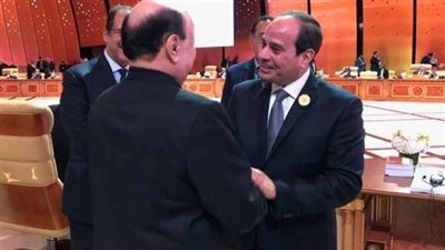السيسي يبحث مع هادي مستجدات الأوضاع في اليمن على هامش القمة العربية