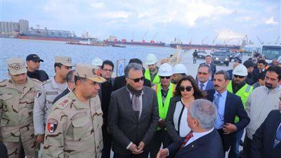 وزير النقل يتابع تنفيذ المحطة متعددة الأغراض بدمياط