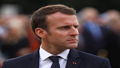 انتقاد عالمي لـ«رد حاد» من الرئيس الفرنسي لـ«صبي» (فيديو)