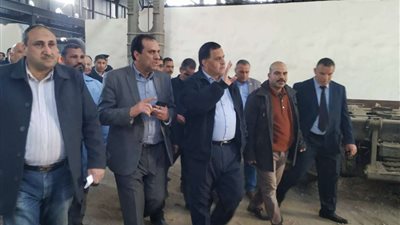 رئيس هيئة السكة الحديد يقوم بزيارة مفاجئة لورش 