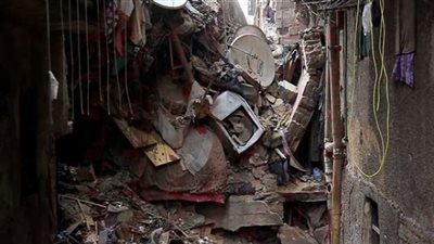 انهيار عقار مكون من 5 طوابق مجاور لـ«عمارة المنشية» المنهمكة