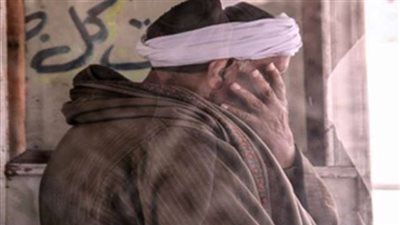 عاندته الحياة فلجأ إلى حضن النيل (حكاية صورة)