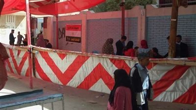 توافد الناخبين علي لجنة مدرسة اطلس الابتدائية بحلوان