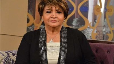 سناء منصور تغيب عن 