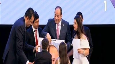 الرئيس الإنسان .. أفعاله واهتماماته ومبادراته خير شاهد على ذلك