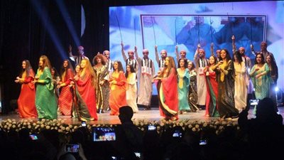 بالصور.. اليوم الإماراتي بأولى 