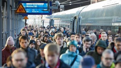 الشرطة الألمانية تخلى قطارًا من الركاب بعد العثورعلى مسدس