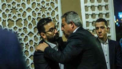 بالصور.. وزير الرياضة يقدم العزاء في والد إبراهيم فايق