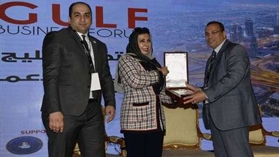 منتدى الخليج للمال يكرم 