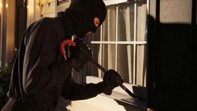 القبض على ربة منزل وزوجها تخصصا في سرقة المنازل بالجمالية