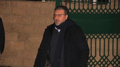 عمرو الليثي يحضر عزاء والد زوجة الكاتب الصحفي إبراهيم عيسي