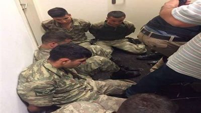 تركيا تعتقل 123 عسكريًا على خلفية 