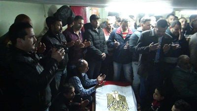 بالصور.. وصول جثمان الشهيد محمود أبو اليزيد إلى مسجد الصلاح بإمبابة