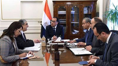 رئيس الوزراء يتابع إجراءات الربط الكهربائي مع السودان