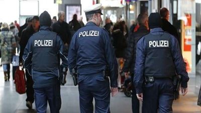 الشرطة الألمانية تعثر على 17 قنبلة يدوية في سيارة بجوار محطة قطار